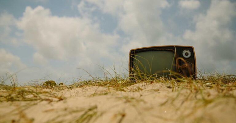 Budget Beachfront Stays: Finding Coastal Value Beyond the Crowds
